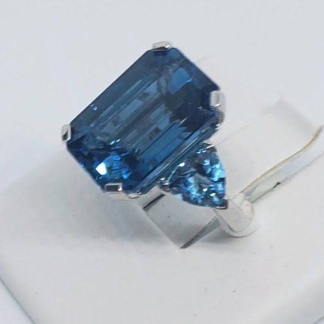 18k Classic Emerald with Swiss Bhopal in White Gold